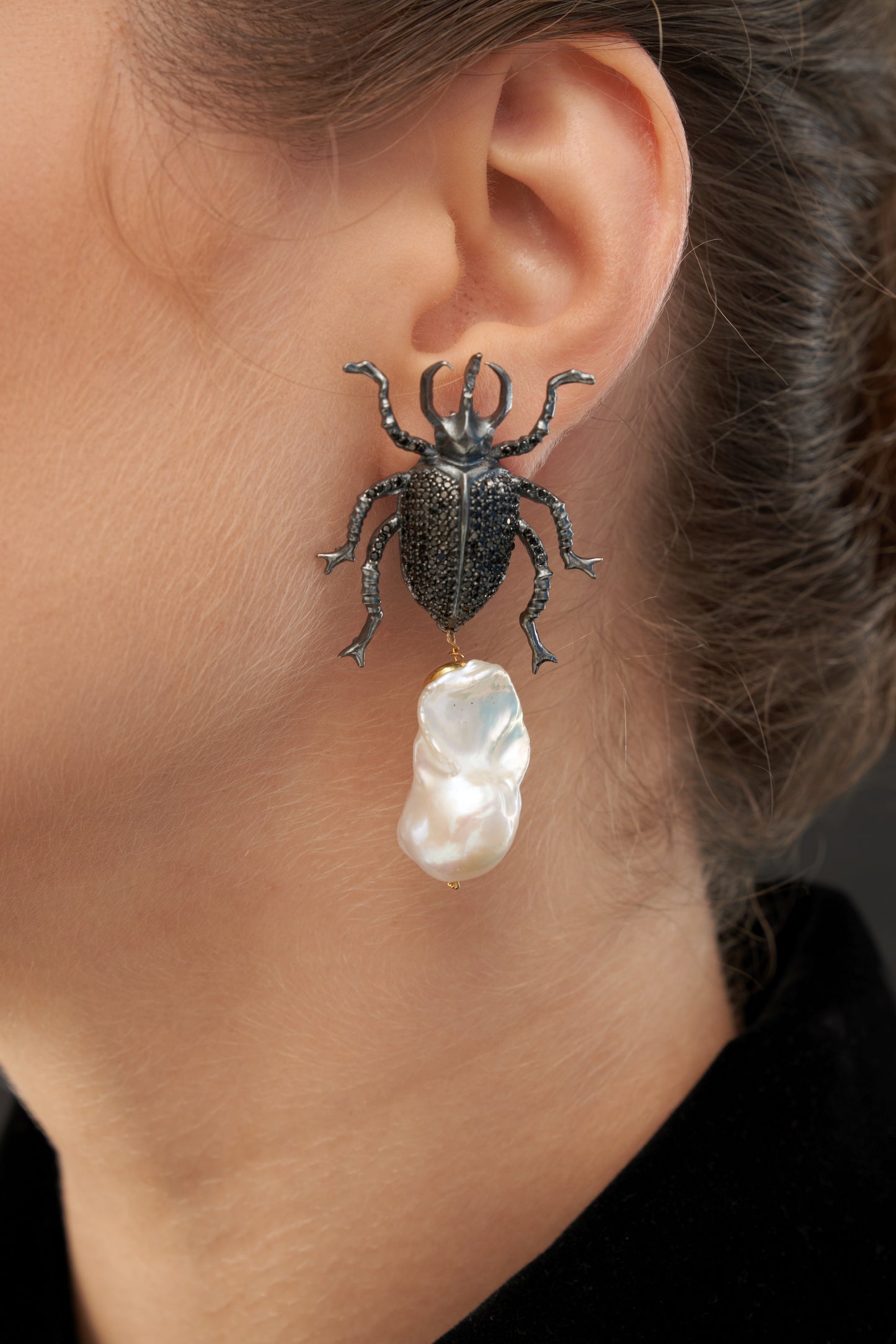 Barok İncili Gümüş Siyah Scarab Küpe