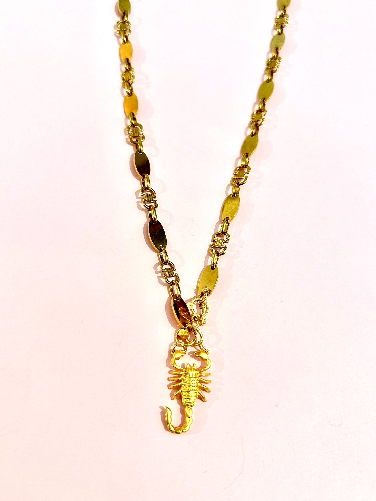 Gold Akrep Kolye