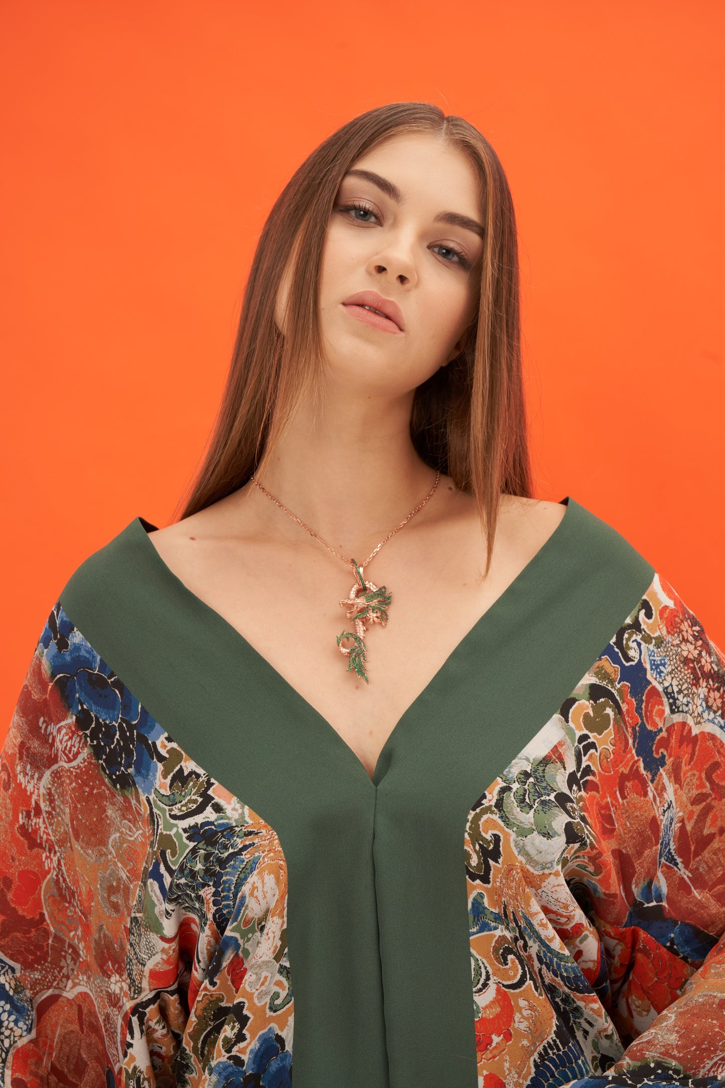 Yeşil Taşlı Rose Dragon Kolye