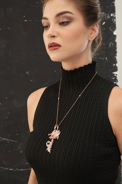 Beyaz Taşlı Rose Dragon Kolye