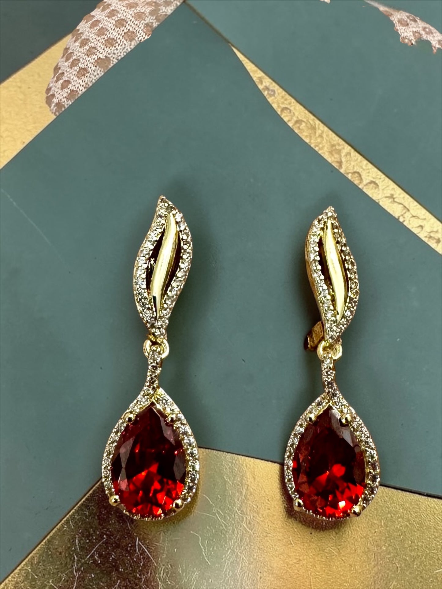 Halef Yıldız Kırmızı Küpe