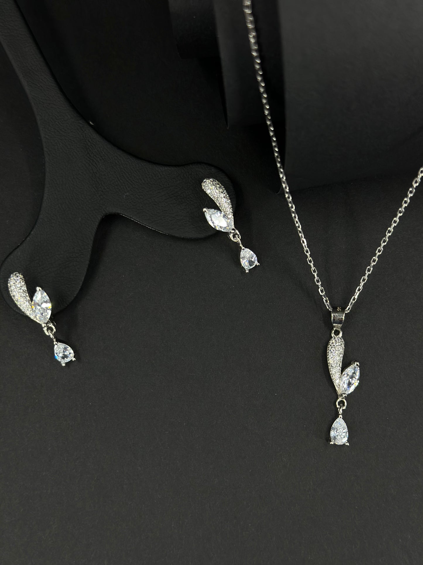 Aşkın Damlası Kolye Küpe Gümüş Set