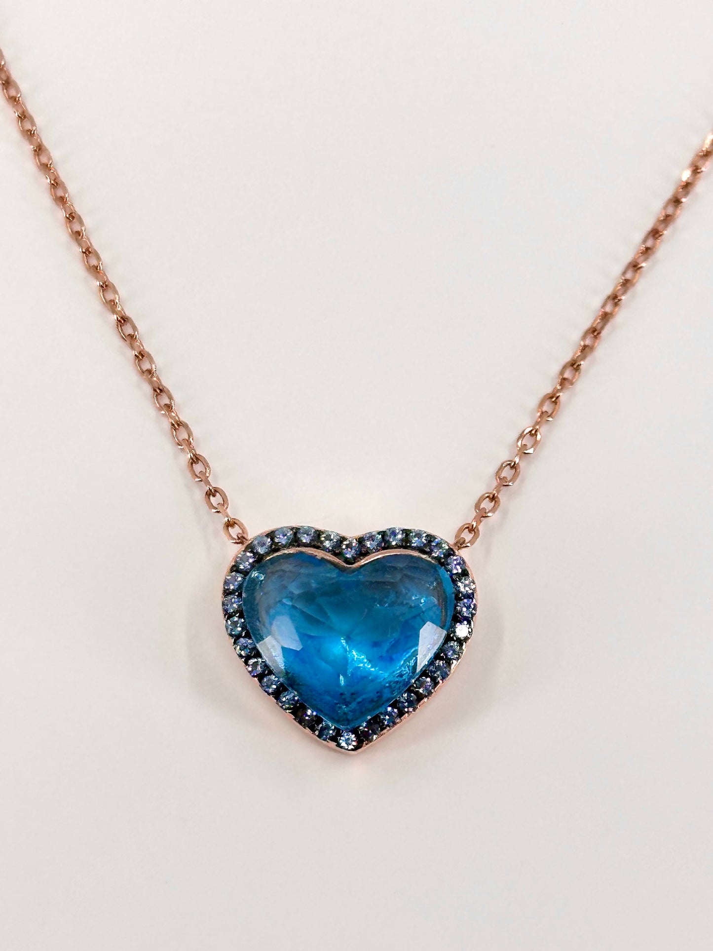 Okyanusun Kalbi Rose Kolye