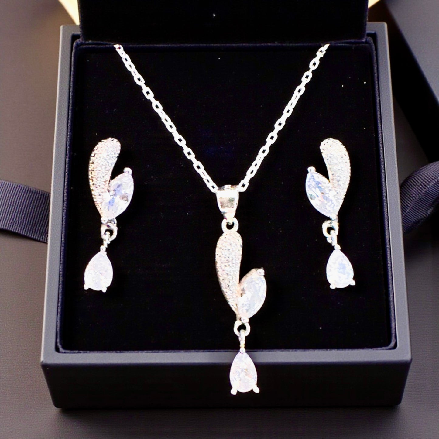 Aşkın Damlası Kolye Küpe Gümüş Set