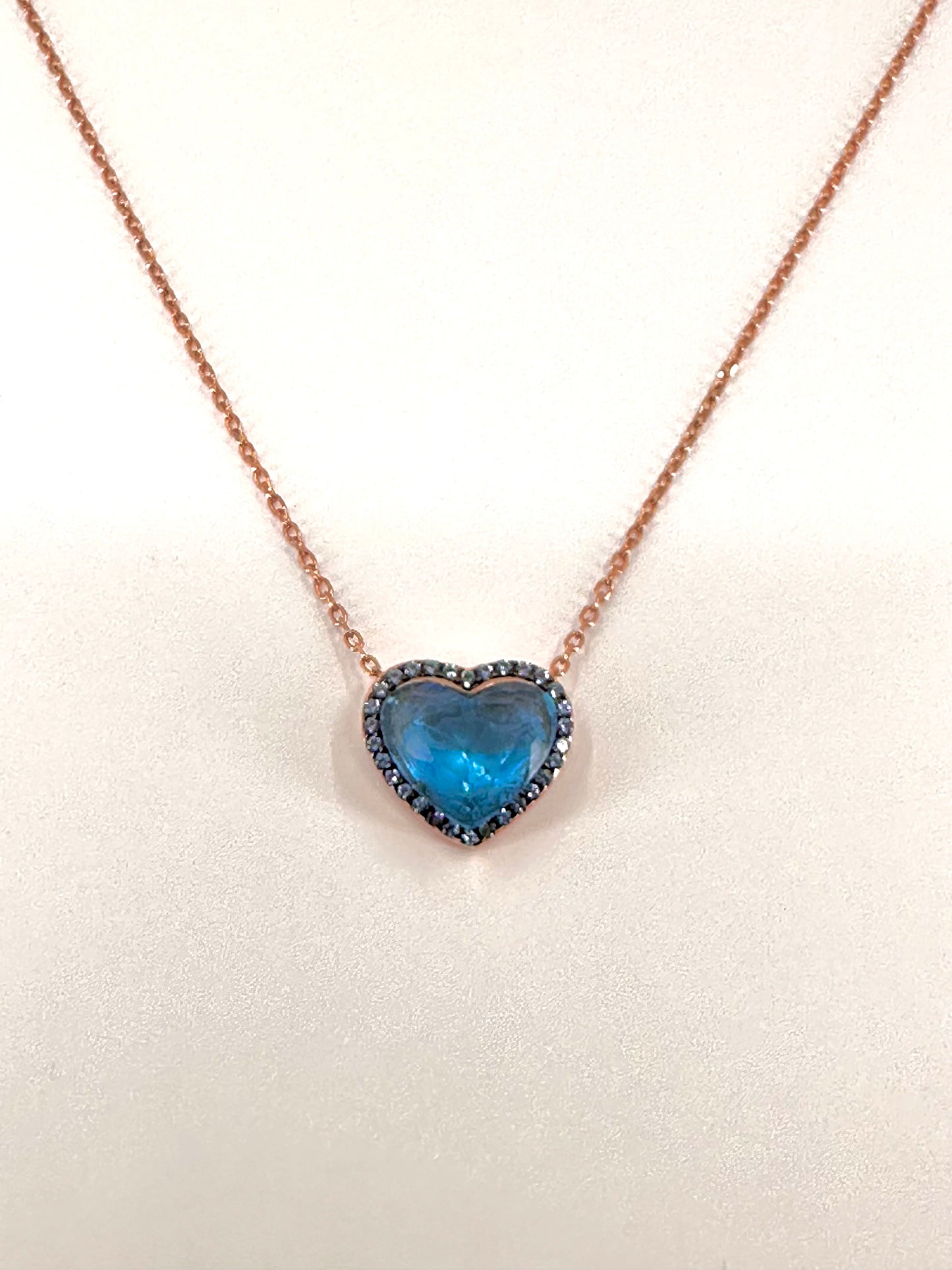 Okyanusun Kalbi Rose Kolye