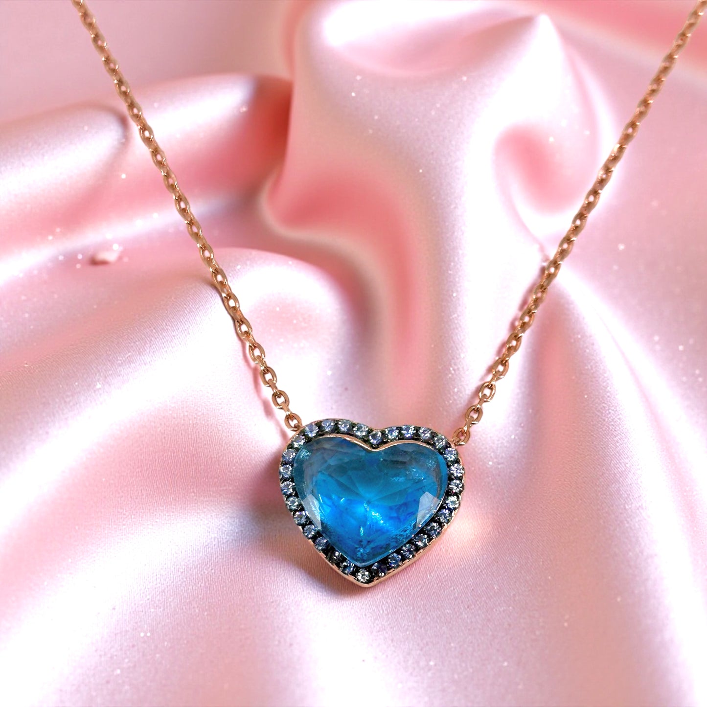 Okyanusun Kalbi Rose Kolye