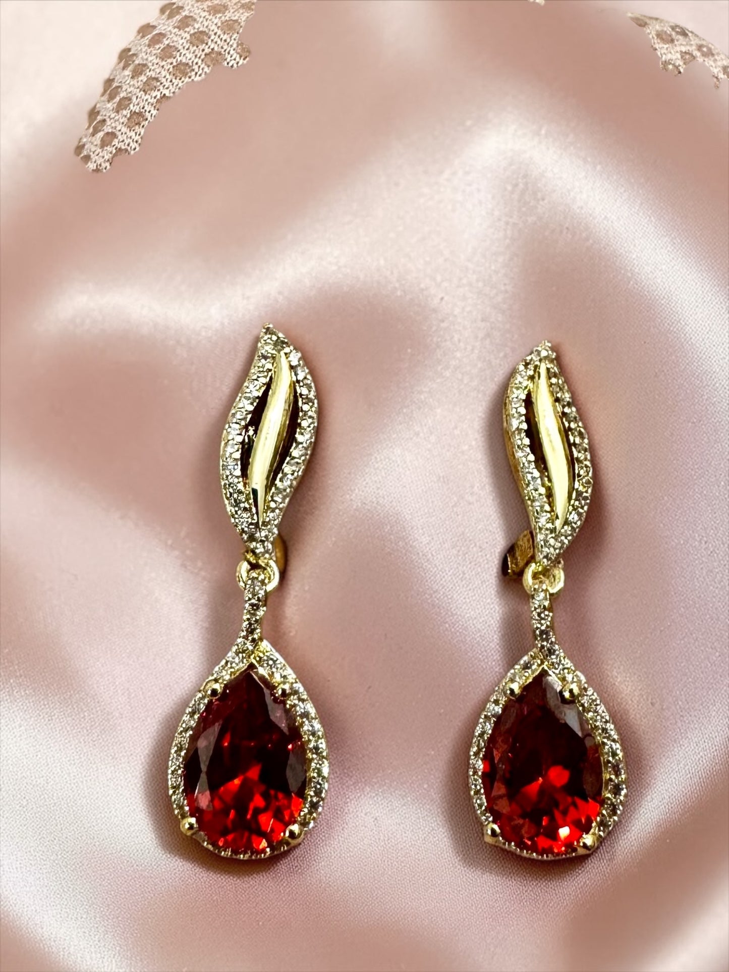 Halef Yıldız Kırmızı Küpe