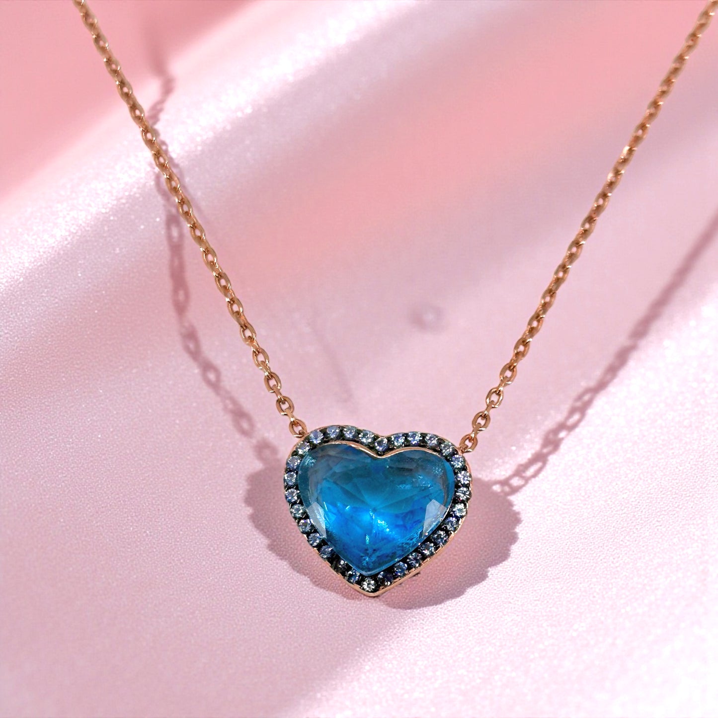 Okyanusun Kalbi Rose Kolye