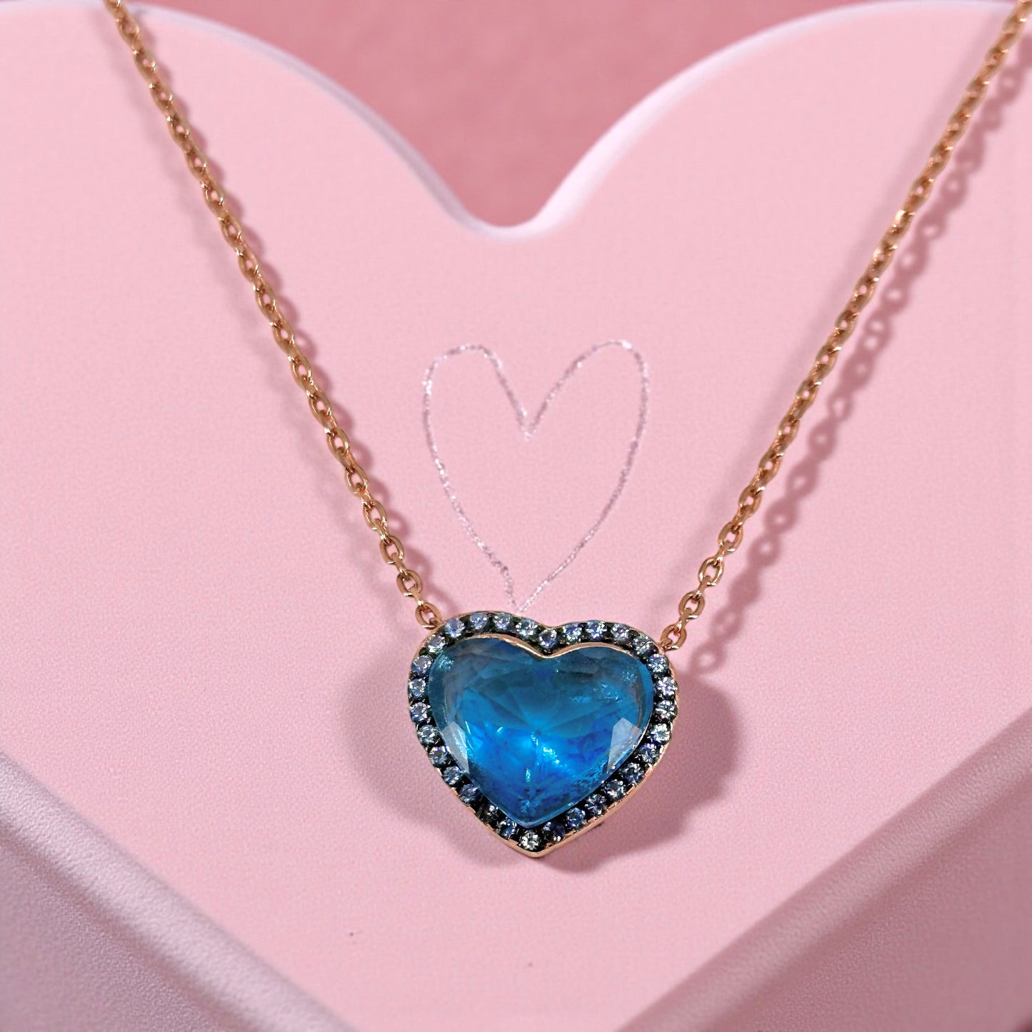 Okyanusun Kalbi Rose Kolye